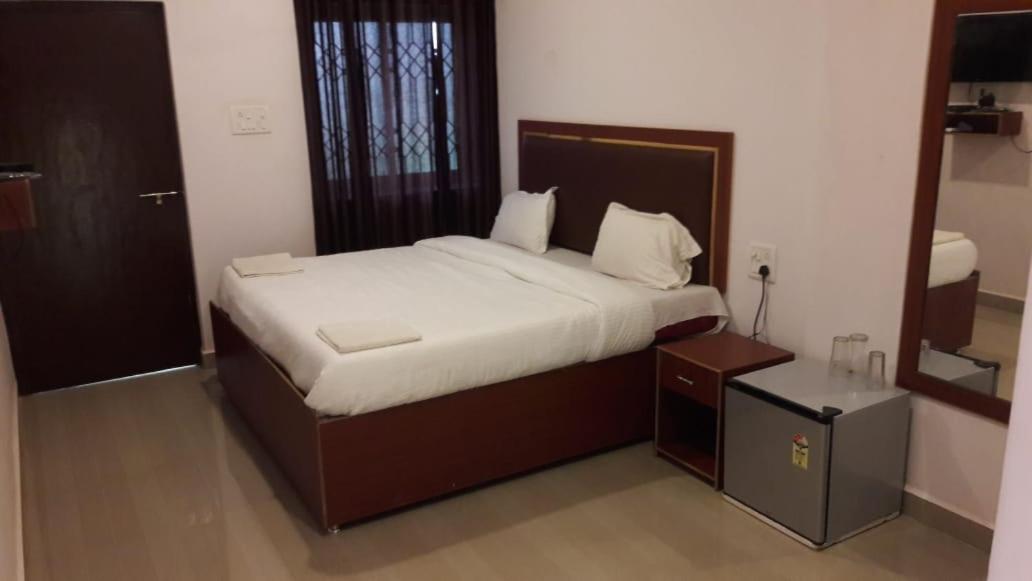 Fullmoon Beach Place Candolim Exterior photo