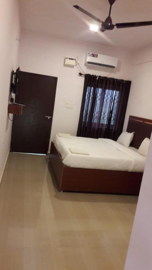 Fullmoon Beach Place Candolim Exterior photo