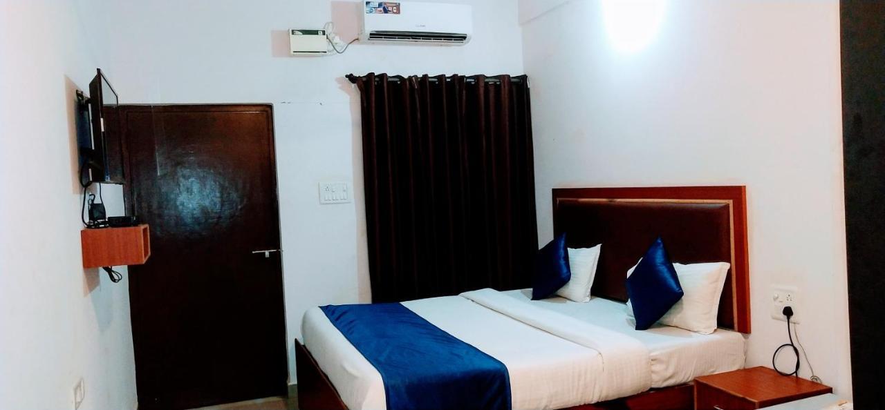 Fullmoon Beach Place Candolim Exterior photo